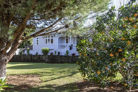 Photo of property in 30-32 Great North Road, Riverhead, 0820