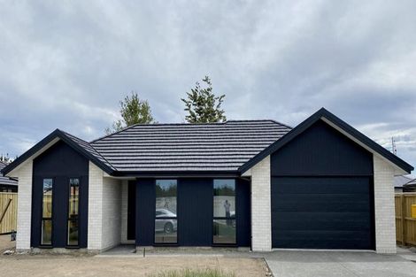 Photo of property in 22 Eileen Way, Rolleston, 7615