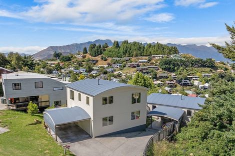 Photo of property in 32 Dart Place, Fernhill, Queenstown, 9300