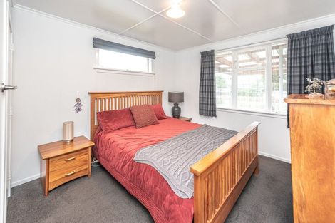 Photo of property in 18 Suther Street, Waverley, 4510