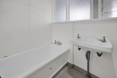 Photo of property in 18 Whitcombe Road, Opunake, 4616