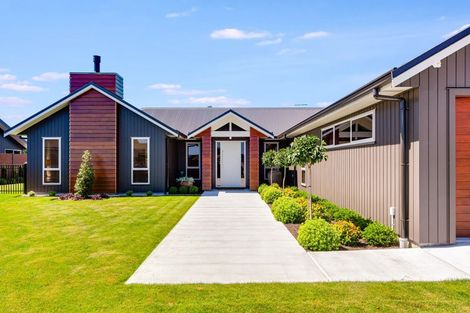 Photo of property in 25 Phoenix Palms Grove, Levin, 5510