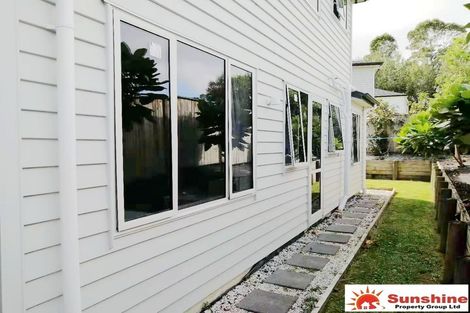 Photo of property in 17 Northcross Drive, Oteha, Auckland, 0632