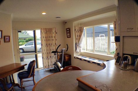 Photo of property in 1/174 Centreway Road, Orewa, 0931