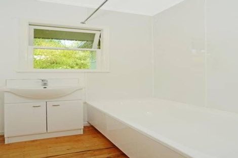 Photo of property in 2/20 Saint Peters Street, Northcote, Auckland, 0627