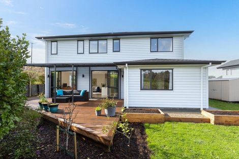 Photo of property in 39 Syd Grant Crescent, Orewa, 0931