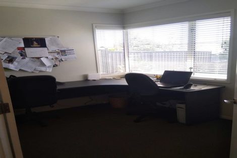 Photo of property in 19 Karoola Place, Havelock North, 4130