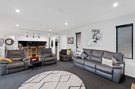 Photo of property in 39 Kendallvale Drive, Waiuku, 2123