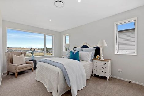 Photo of property in 28 Cassidy Drive, Orewa, 0931