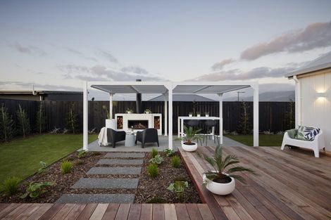 Photo of property in 39 Mcindoe Road, Kumeu, 0810