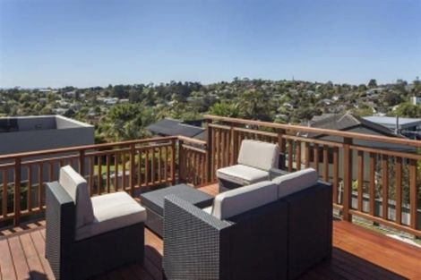 Photo of property in 145 Weatherly Road, Torbay, Auckland, 0630