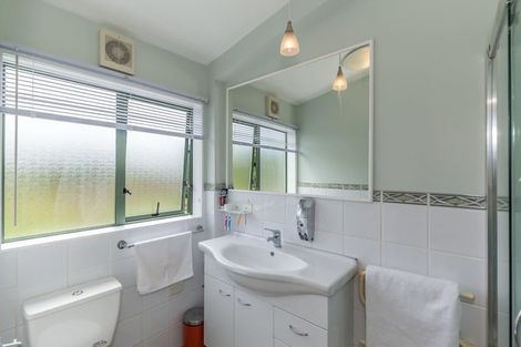 Photo of property in 370 Tararua Road, Levin, 5571
