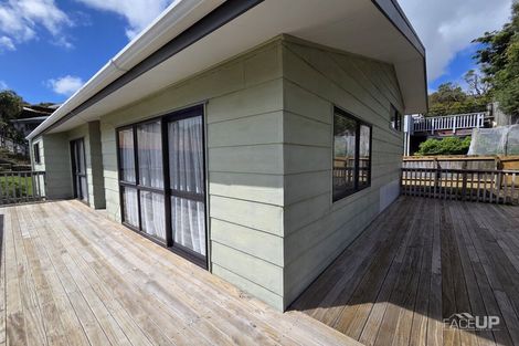 Photo of property in 2/4 Louise Place, Browns Bay, Auckland, 0630