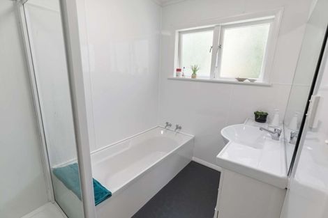 Photo of property in 18 Kiwi Crescent, Tawa, Wellington, 5028