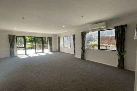 Photo of property in 15c Glanmire Road, Newlands, Wellington, 6037