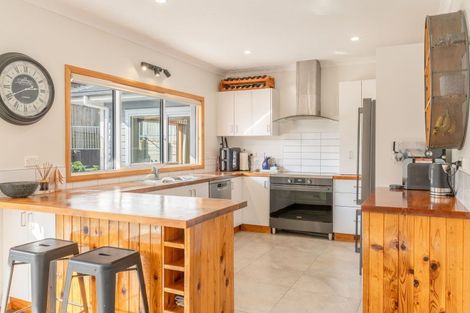Photo of property in 32 Ballintoy Park Drive, Welcome Bay, Tauranga, 3175