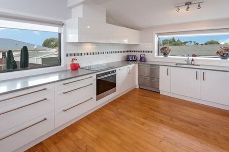 Photo of property in 3 Clendon Place, Manurewa, Auckland, 2102