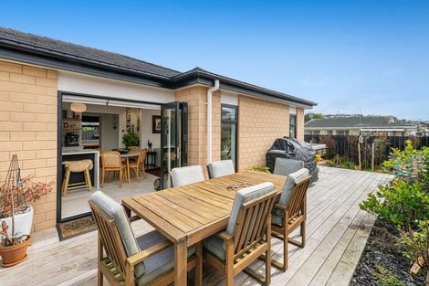 Photo of property in 16a Lillian Place, Orewa, 0931