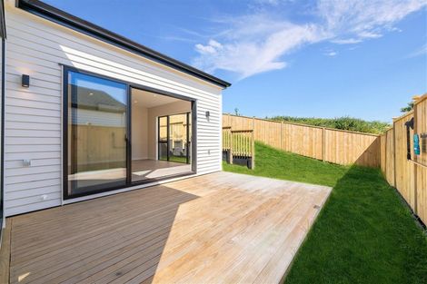 Photo of property in 42 Whakairo Crescent, Gulf Harbour, 0930