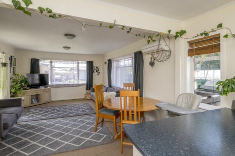 Photo of property in 4 Colenso Place, Otaki Beach, Otaki, 5512