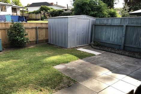 Photo of property in 2/7 Phillips Place, Havelock North, 4130
