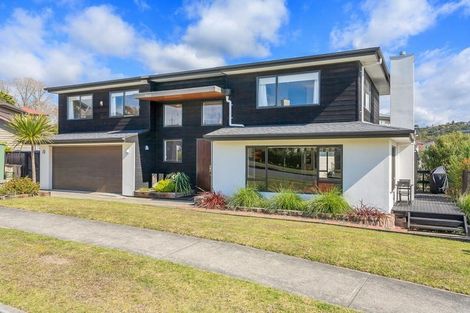 Photo of property in 52 Newbury Place, Schnapper Rock, Auckland, 0632
