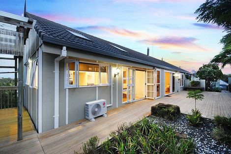 Photo of property in 50 Balmain Road, Chatswood, Auckland, 0626