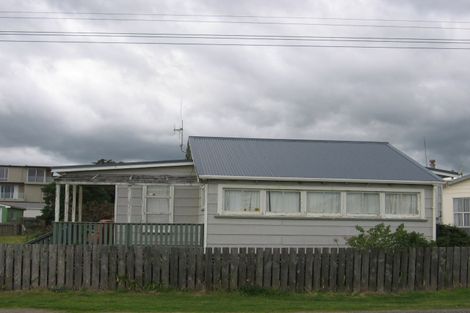 Photo of property in 21 Nash Parade, Foxton Beach, Foxton, 4815