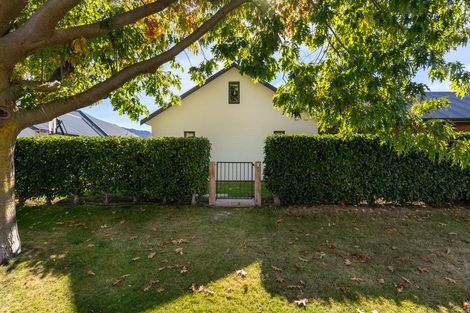 Photo of property in 2 Bridesdale Drive, Lake Hayes, Queenstown, 9304