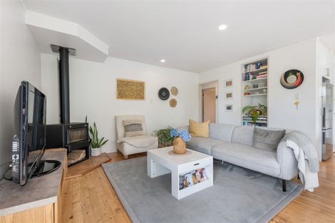 Photo of property in 1/9 De Val Drive, Titirangi, Auckland, 0604