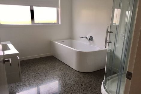 Photo of property in 7 Farnworth Terrace, Churton Park, Wellington, 6037