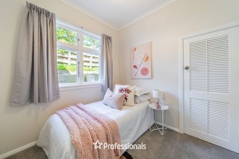 Photo of property in 17 Maungaraki Road, Korokoro, Lower Hutt, 5012