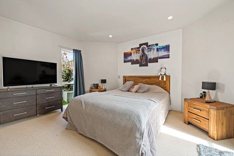 Photo of property in 5 Tokay Place, Huapai, Kumeu, 0810