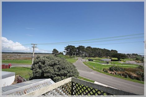 Photo of property in 3 Nash Parade, Foxton Beach, Foxton, 4815