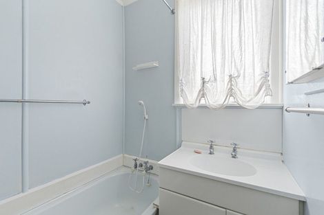 Photo of property in 8 Kelvin Place, Westown, New Plymouth, 4310
