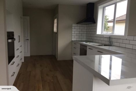 Photo of property in 10 Roche Avenue, Upper Riccarton, Christchurch, 8041