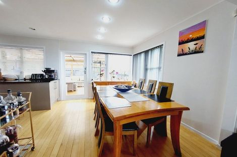 Photo of property in 32 City View Terrace, Birkenhead, Auckland, 0626