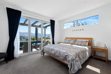 Photo of property in 16 Urquhart Place, Wanaka, 9305