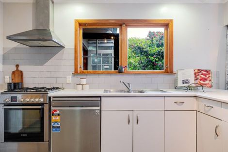 Photo of property in 86 Wikiriwhi Crescent, Awapuni, Palmerston North, 4412