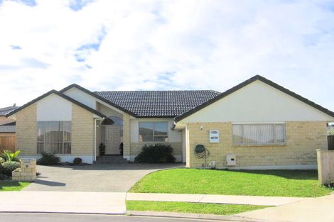 Photo of property in 18 Karson Place, Flat Bush, Auckland, 2016