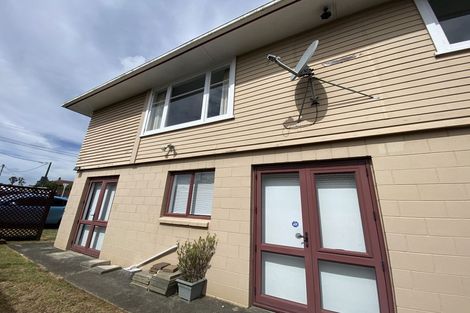 Photo of property in 14 Strid Road, Te Atatu South, Auckland, 0610