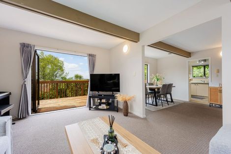 Photo of property in 2/70 Ayton Drive, Totara Vale, Auckland, 0629