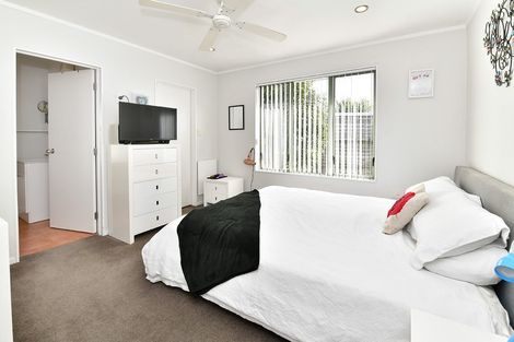 Photo of property in 20 Aitkenhead Court, Parakai, 0830