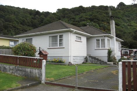 Photo of property in 28 Kowhai Street, Wainuiomata, Lower Hutt, 5014