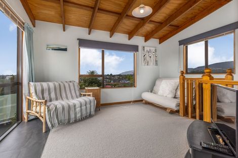 Photo of property in 5 Miro Road, Raumati South, Paraparaumu, 5032