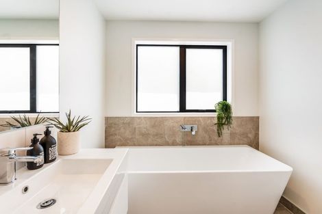 Photo of property in 4 Manaakitia Road, Karaka, 2124