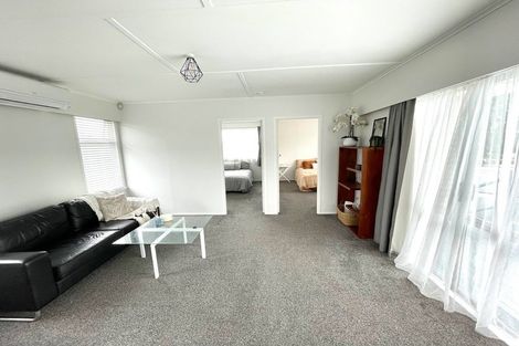 Photo of property in 1 Marlene Avenue, Te Atatu South, Auckland, 0610