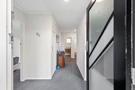 Photo of property in 19 Battersea Place, Roslyn, Palmerston North, 4414