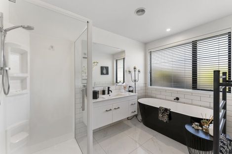 Photo of property in 30 Hiria Crescent, Papamoa Beach, Papamoa, 3118