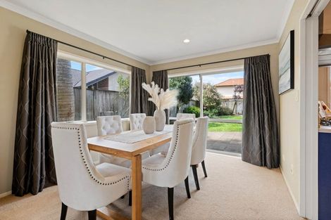 Photo of property in 3 Borthwick Close, Flat Bush, Auckland, 2016